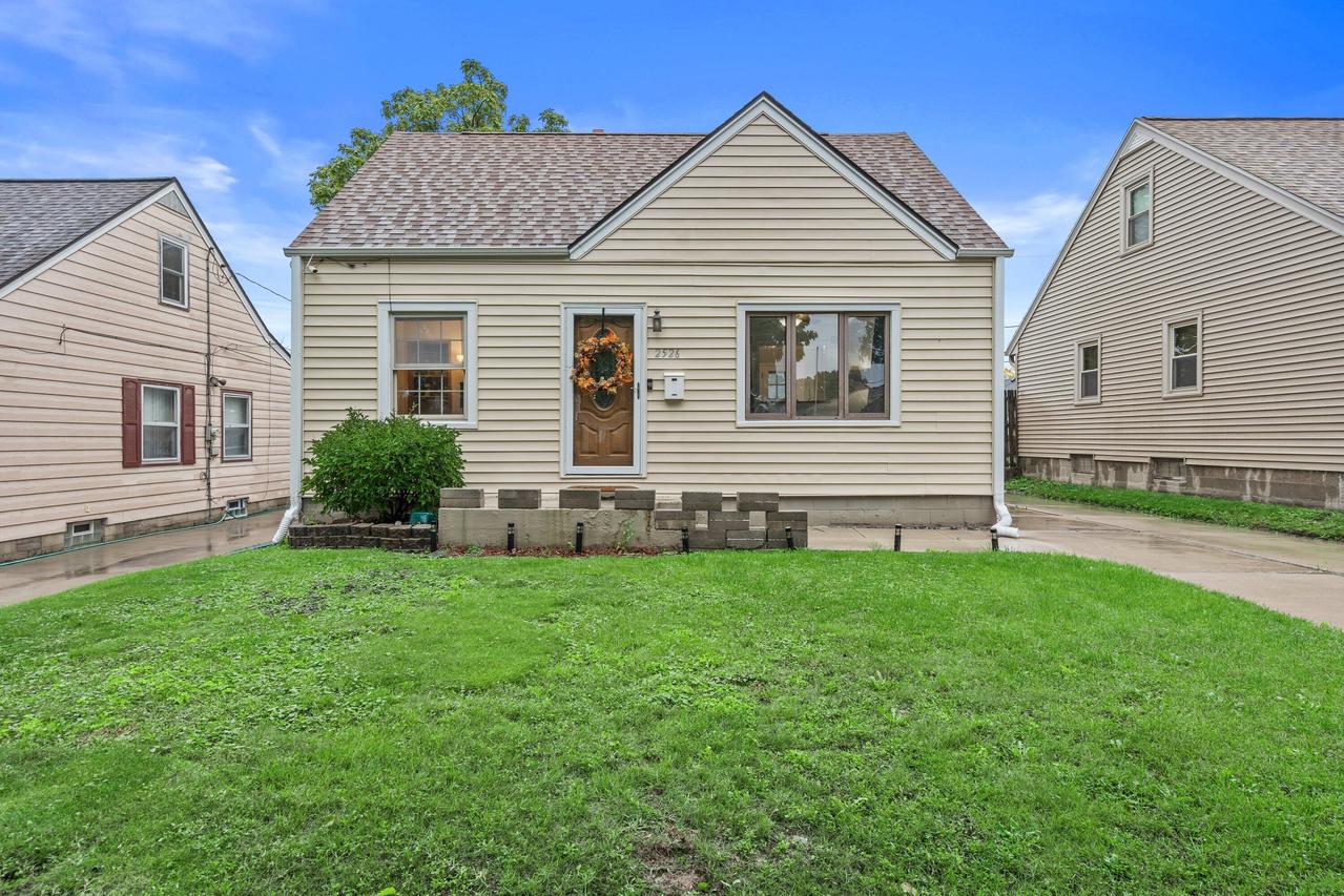 2526 S 70th St, Milwaukee, WI 53219