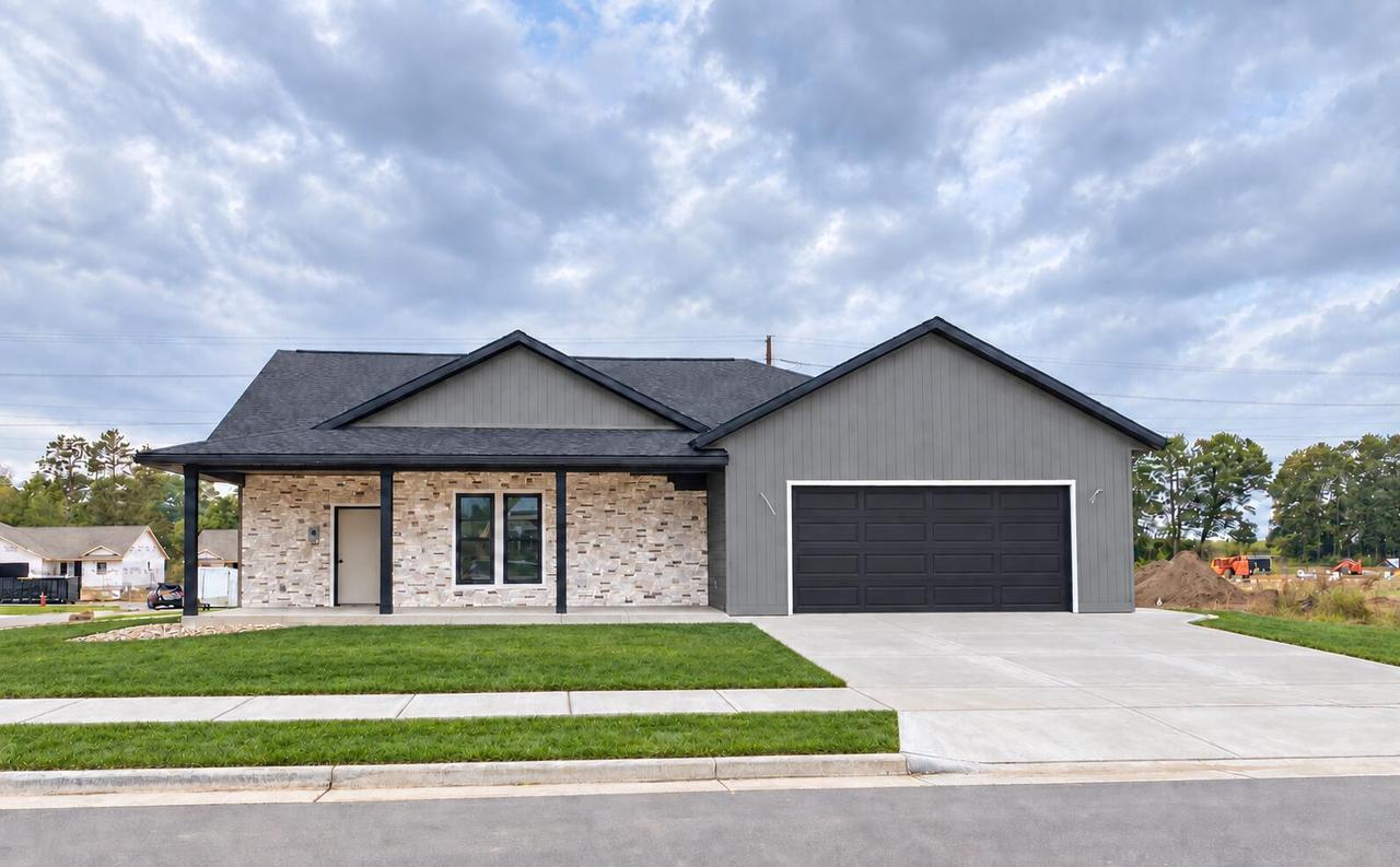 1422 Iris St, Holmen, WI 54636