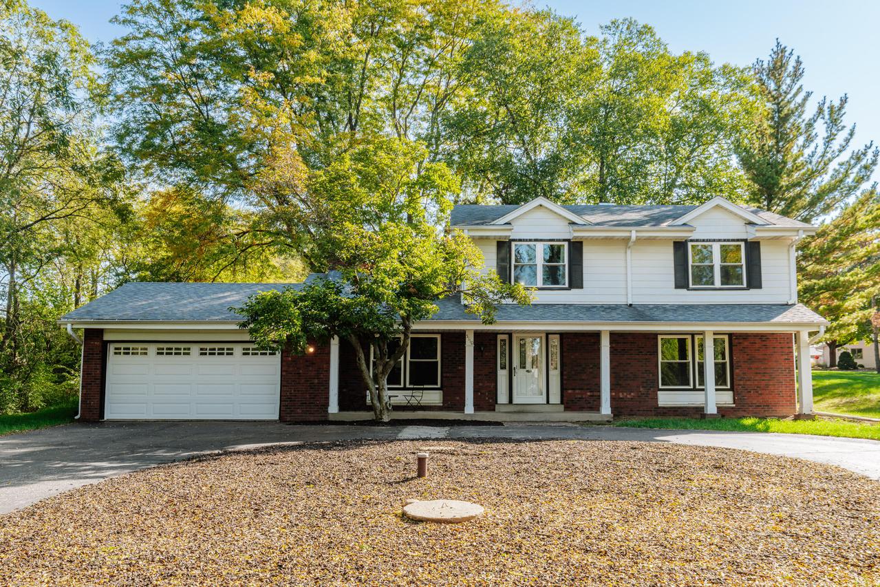 5110 S Woodridge Ln, New Berlin, WI 53146