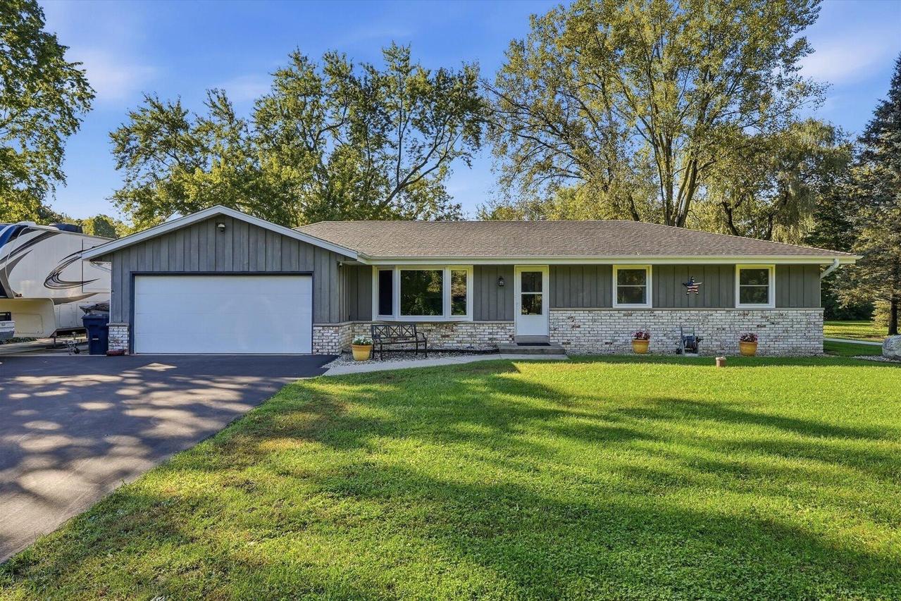 S55W23639 Hickory Ridge, Waukesha, WI 53189
