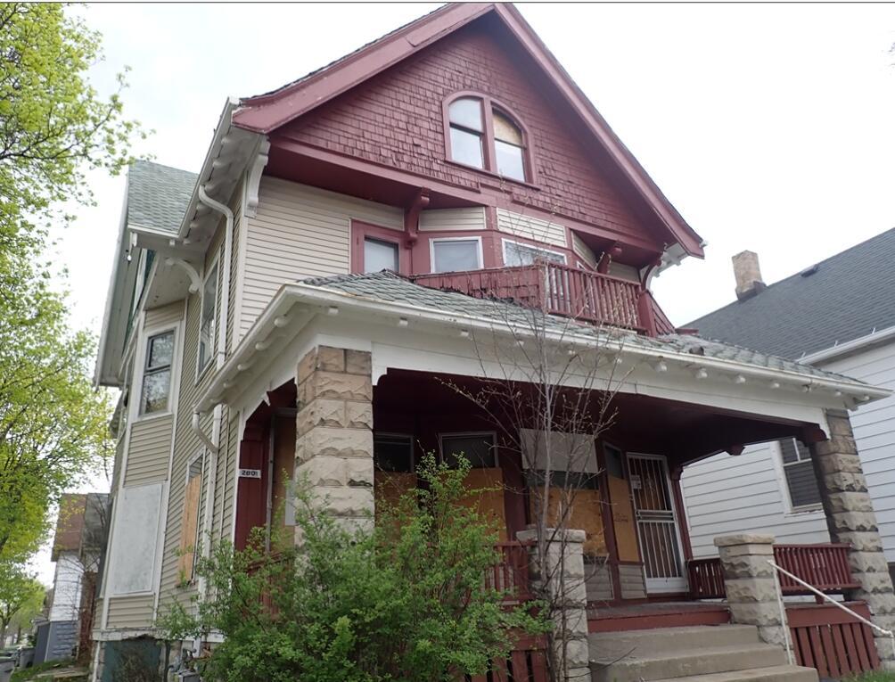 2801 N 16th St #2803, Milwaukee, WI 53206