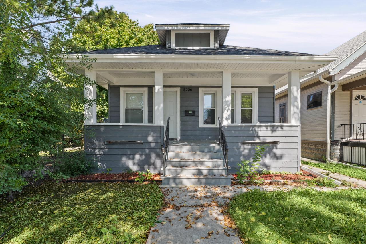 5720 W Rogers St, West Allis, WI 53219
