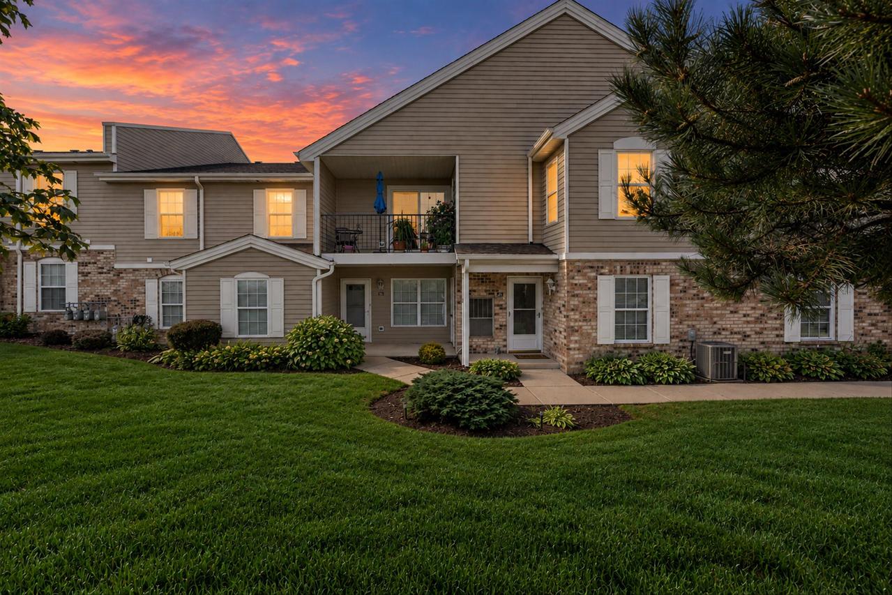 1122 N Sunnyslope Dr #203, Mount Pleasant, WI 53406