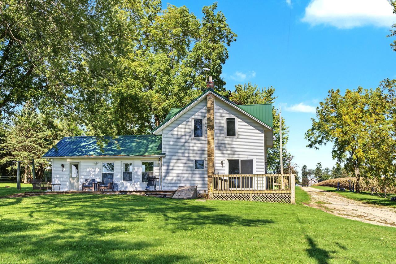 N7097 Nielson Ln, Milford, WI 53038