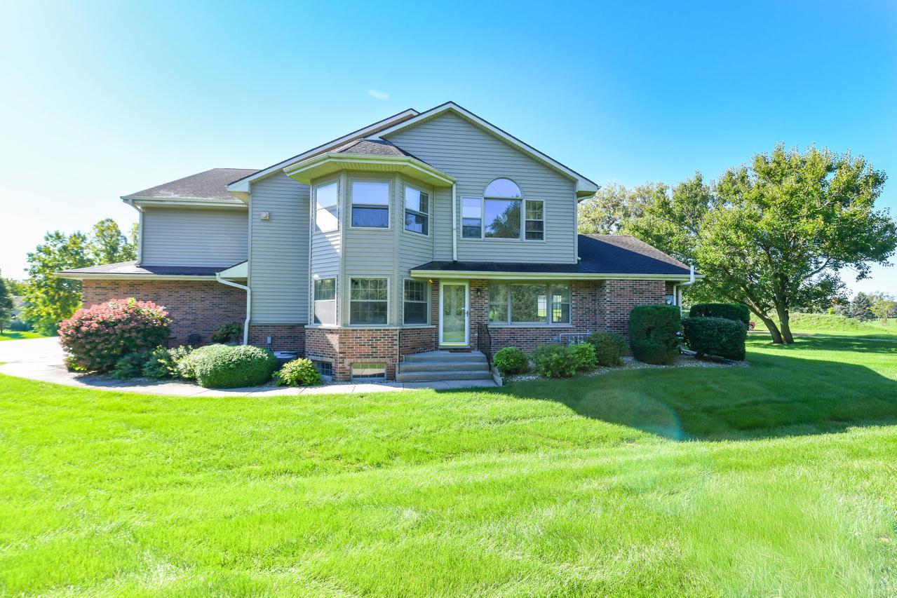 110 Eagle Pointe Dr #3A, Delavan, WI 53115