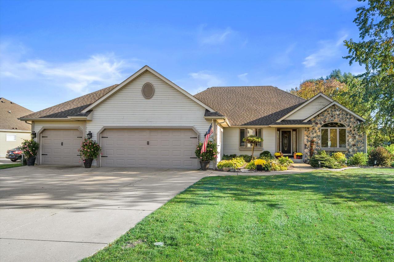 28455 Cobblestone Ct, Waterford, WI 53185