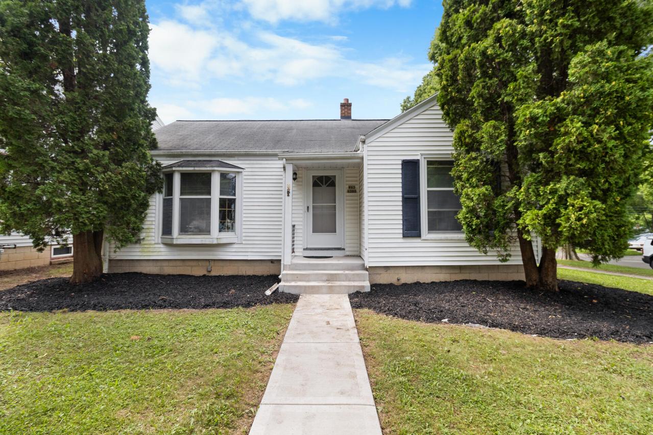 W63N399 Hillcrest Ave, Cedarburg, WI 53012