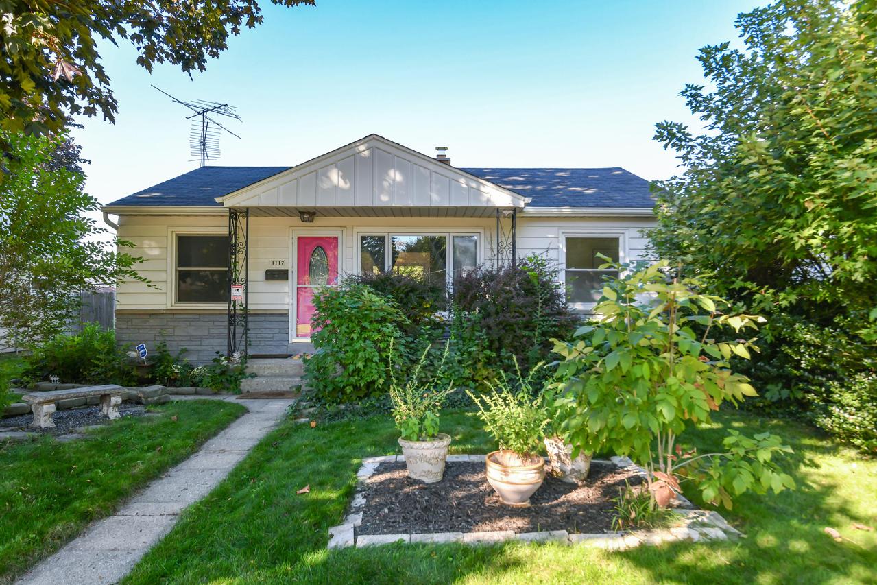 1117 S 107th St, West Allis, WI 53214