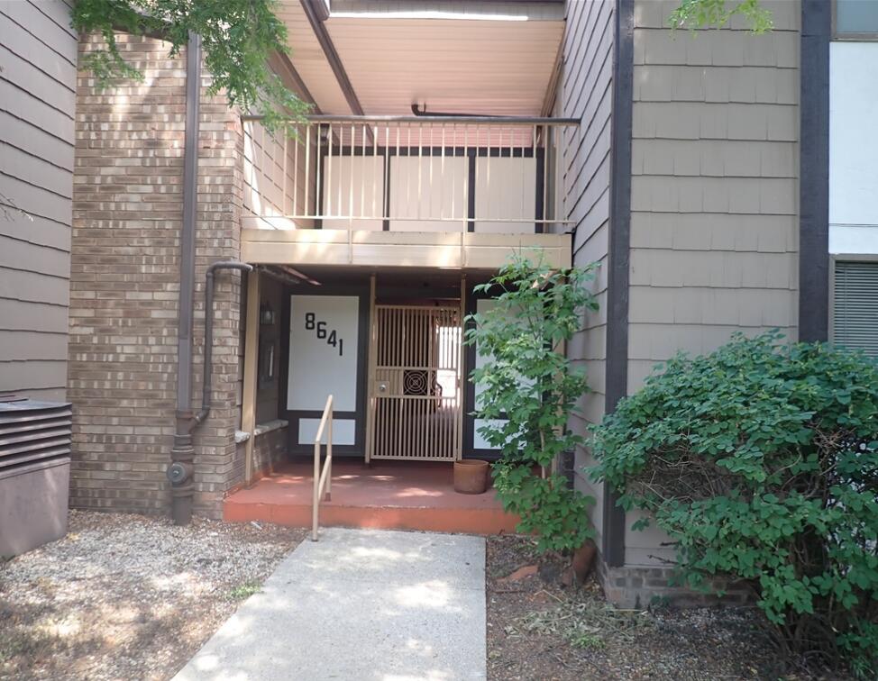 8641 N Servite Dr #208, Milwaukee, WI 53223