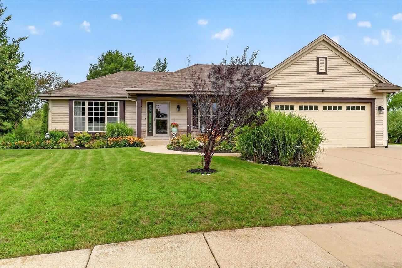 906 N Patricia Ct, Elkhorn, WI 53121
