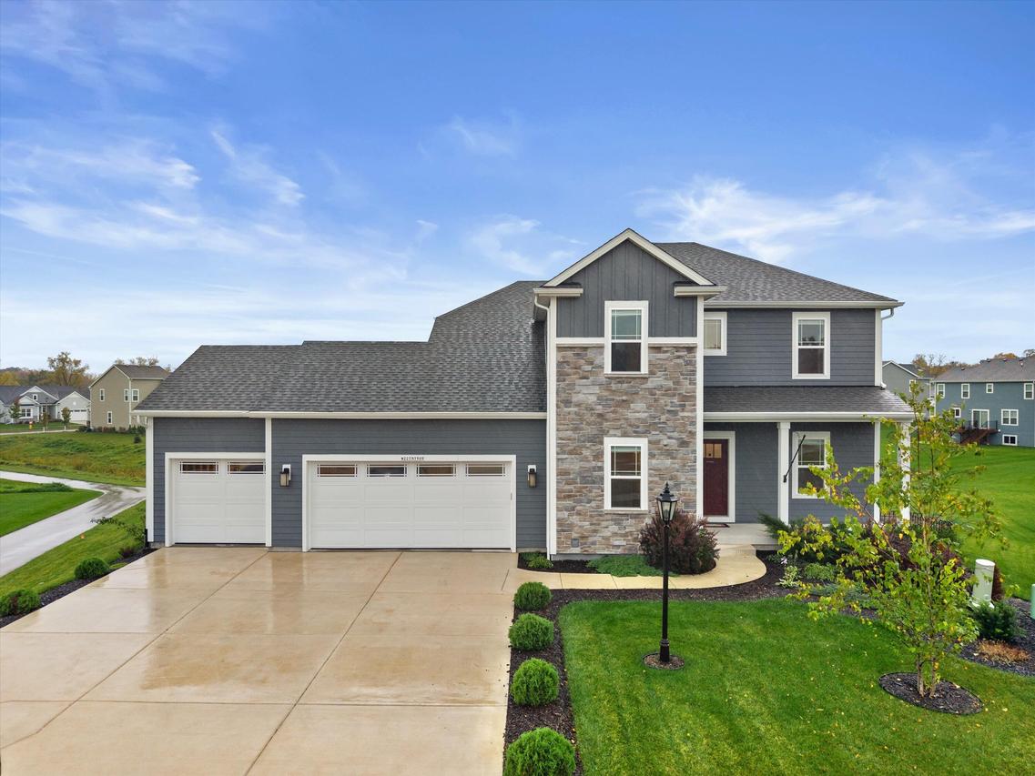 W227N7909 Tamarack Ct, Sussex, WI 53089