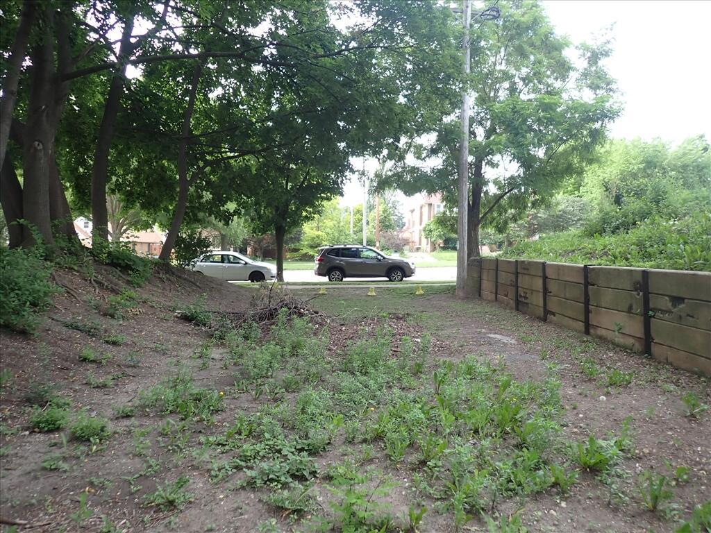 5212 W Wisconsin Ave, Milwaukee, WI 53208