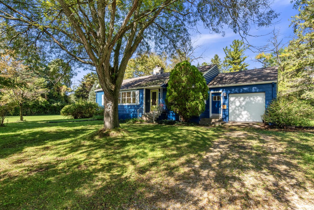 6430 W Freistadt Rd, Mequon, WI 53092