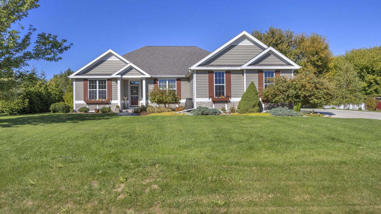 4600 Nicole Ln, Sheboygan, WI 53083