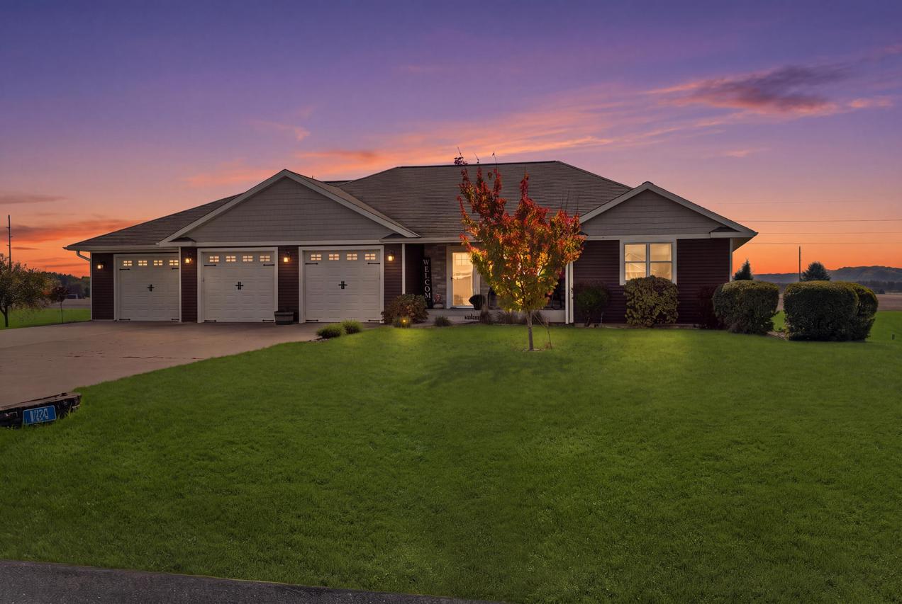 N12921 Larkspur Rd, Trempealeau, WI 54661