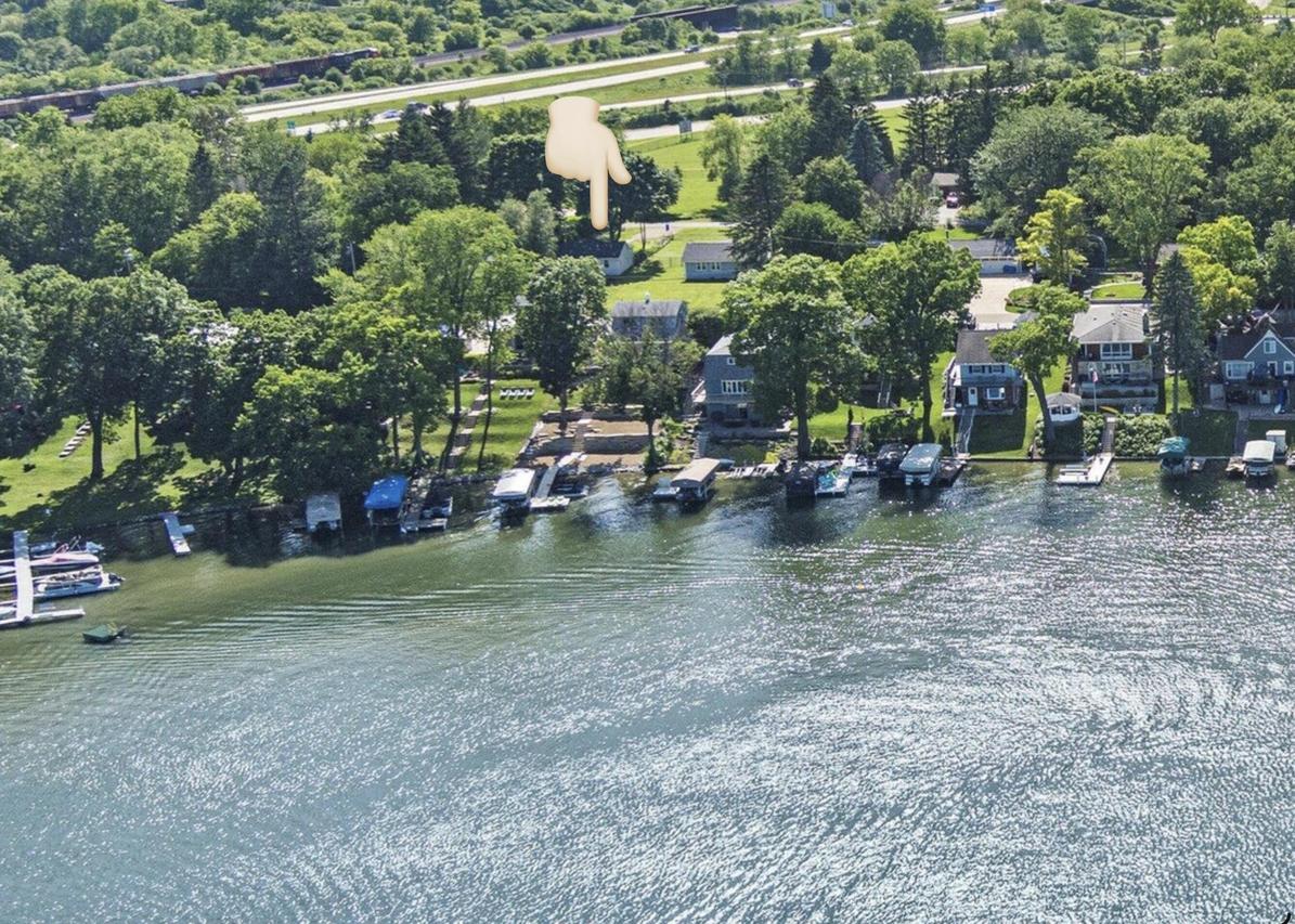 W342N4868 Oak Ln, Oconomowoc, WI 53058
