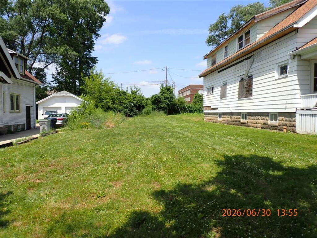 2400 W Finn Pl, Milwaukee, WI 53206