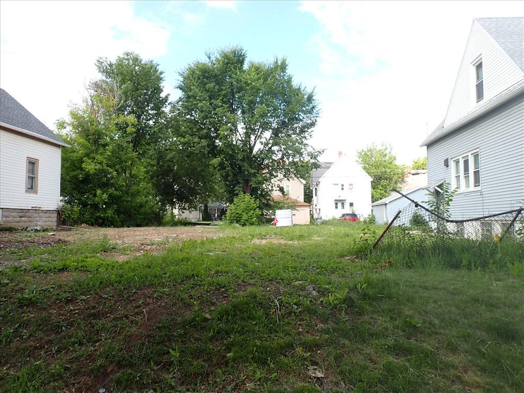 2865 N Dr Lester Carter Dr, Milwaukee, WI 53206