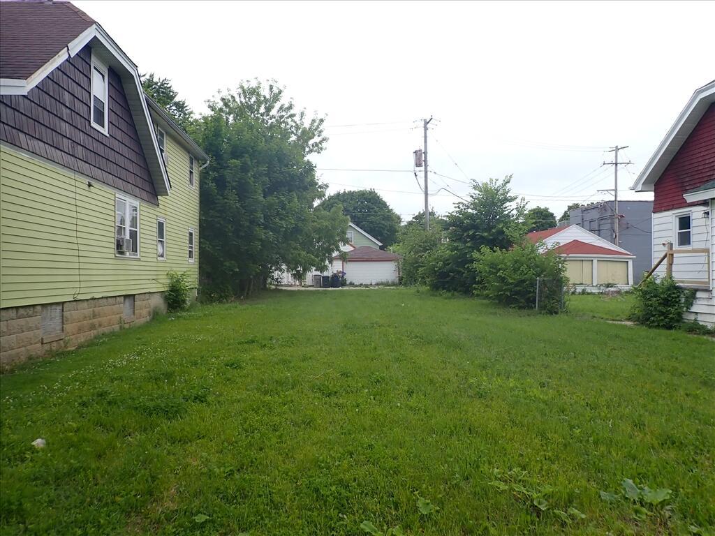 3053 N 46th St., Milwaukee, WI 53210