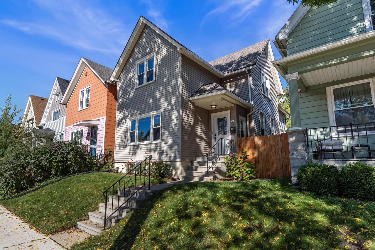 542 E Potter Ave, Milwaukee, WI 53207