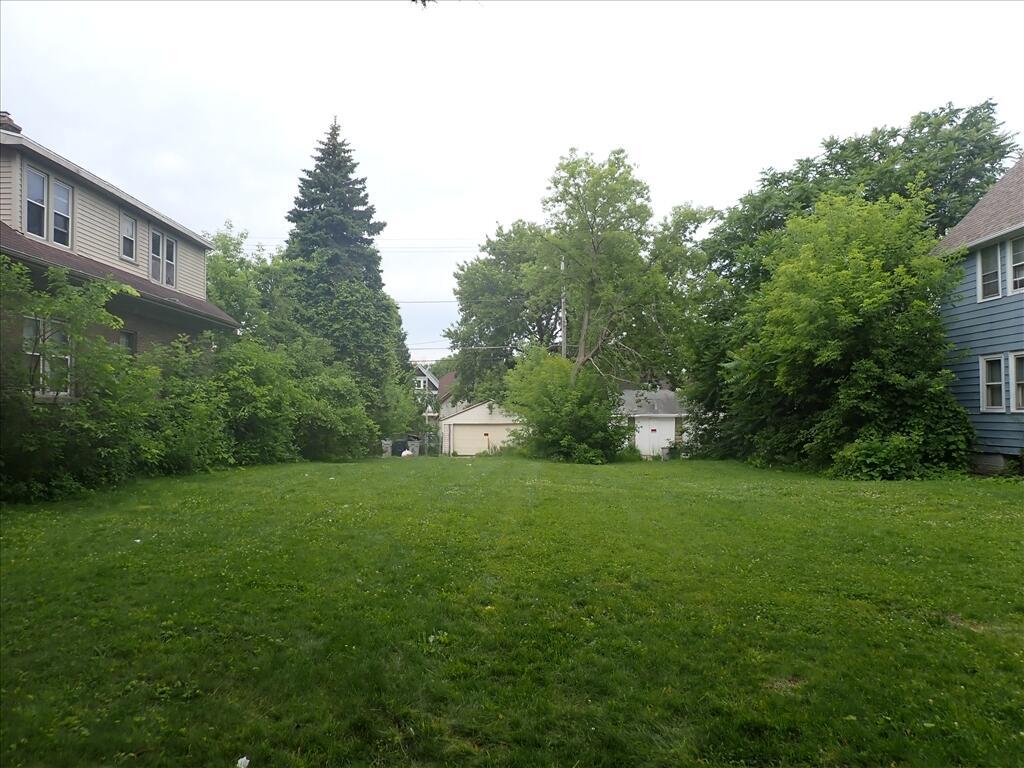 3257 N 26th St, Milwaukee, WI 53206