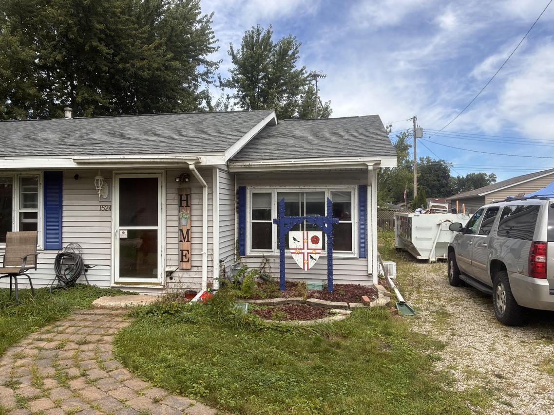1524 Sunset Dr, Twin Lakes, WI 53181