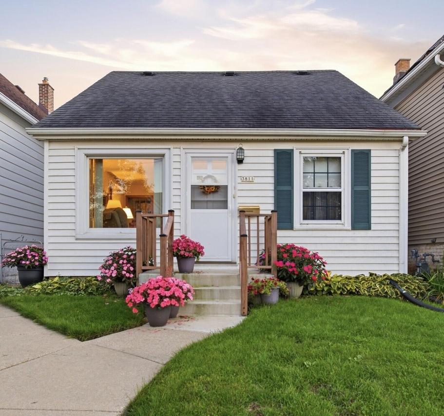 3811 E Pulaski Ave, Cudahy, WI 53110