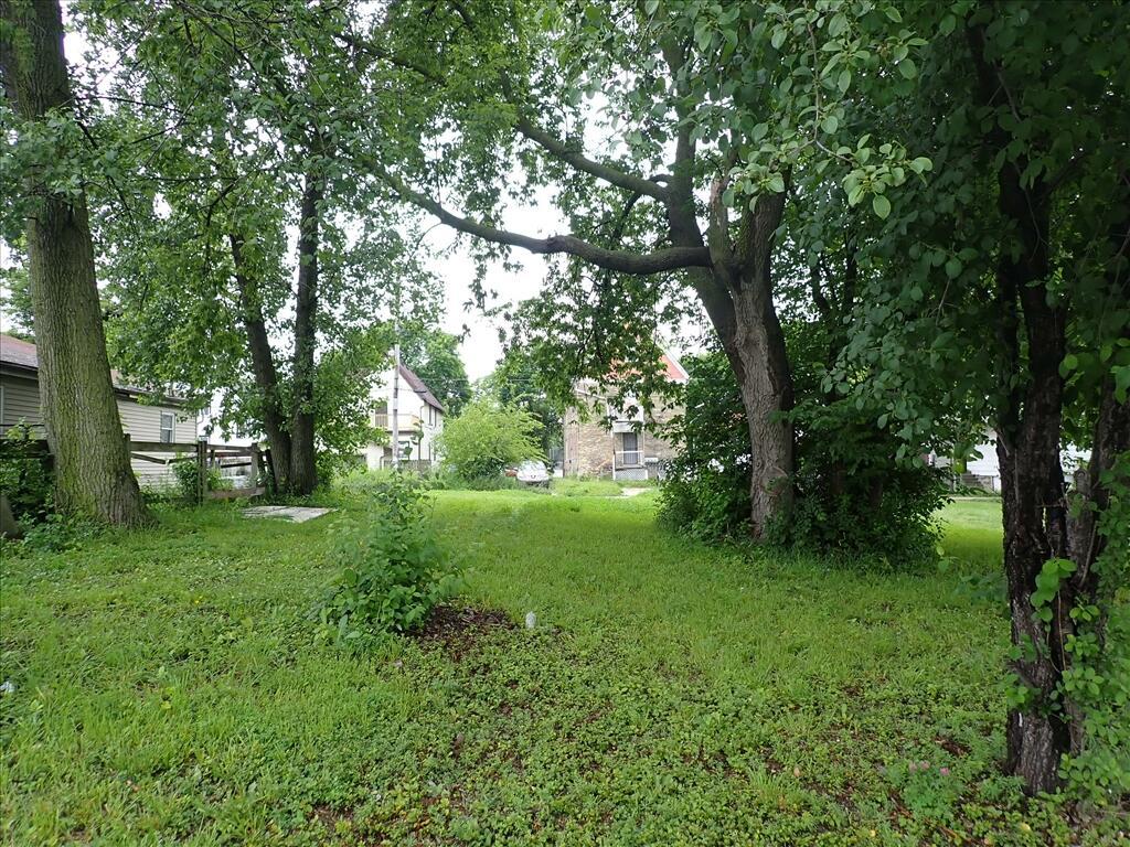 2327 N 8th St, Milwaukee, WI 53206