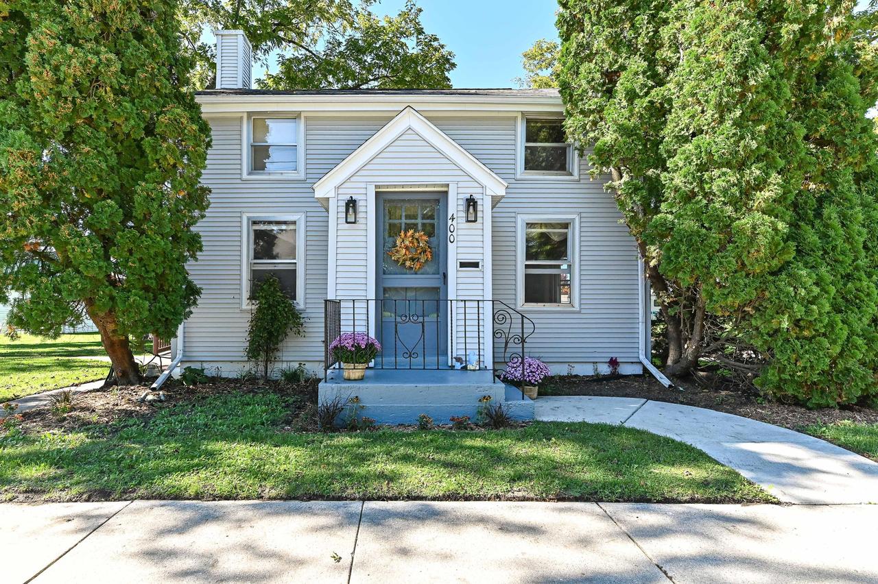400 S 3rd St, Waterford, WI 53185