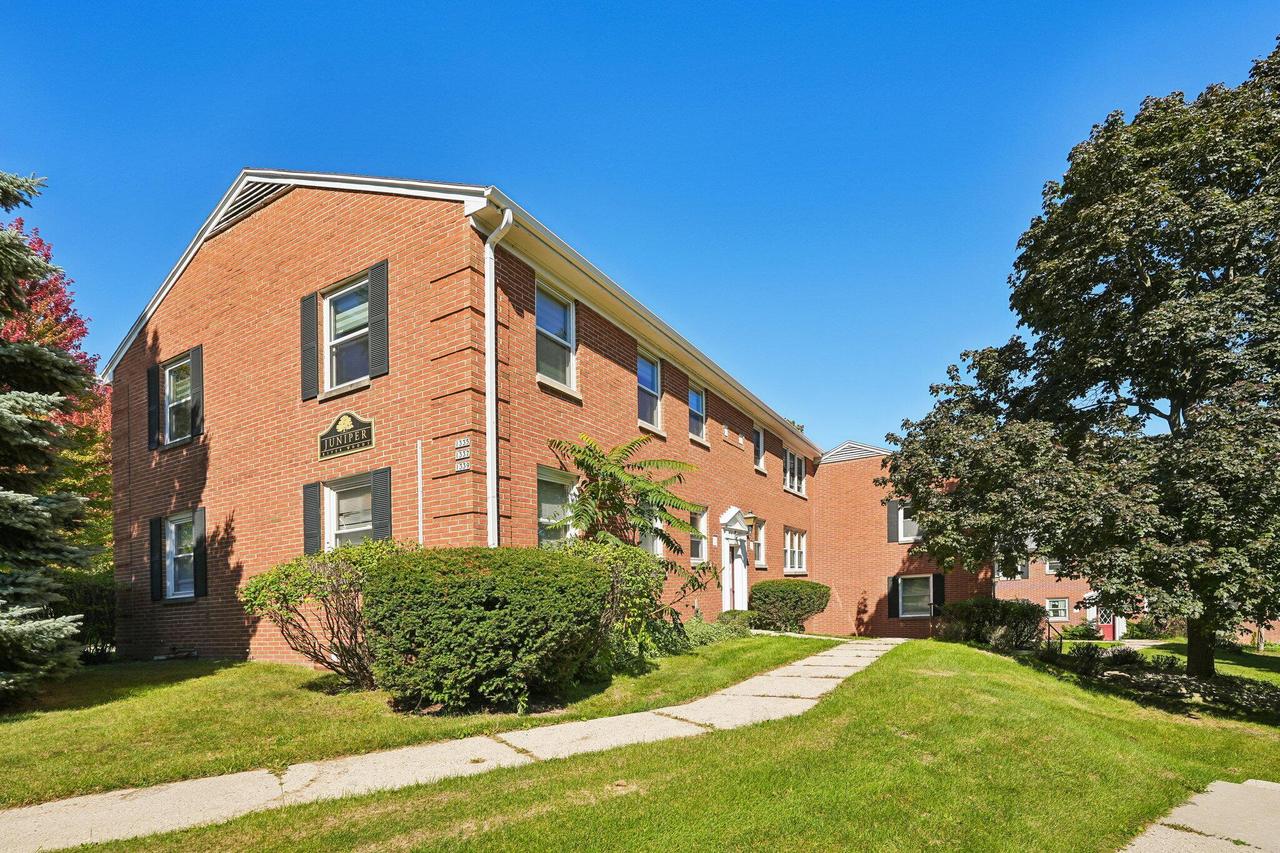 1335 E Randolph Ct #B, Milwaukee, WI 53212