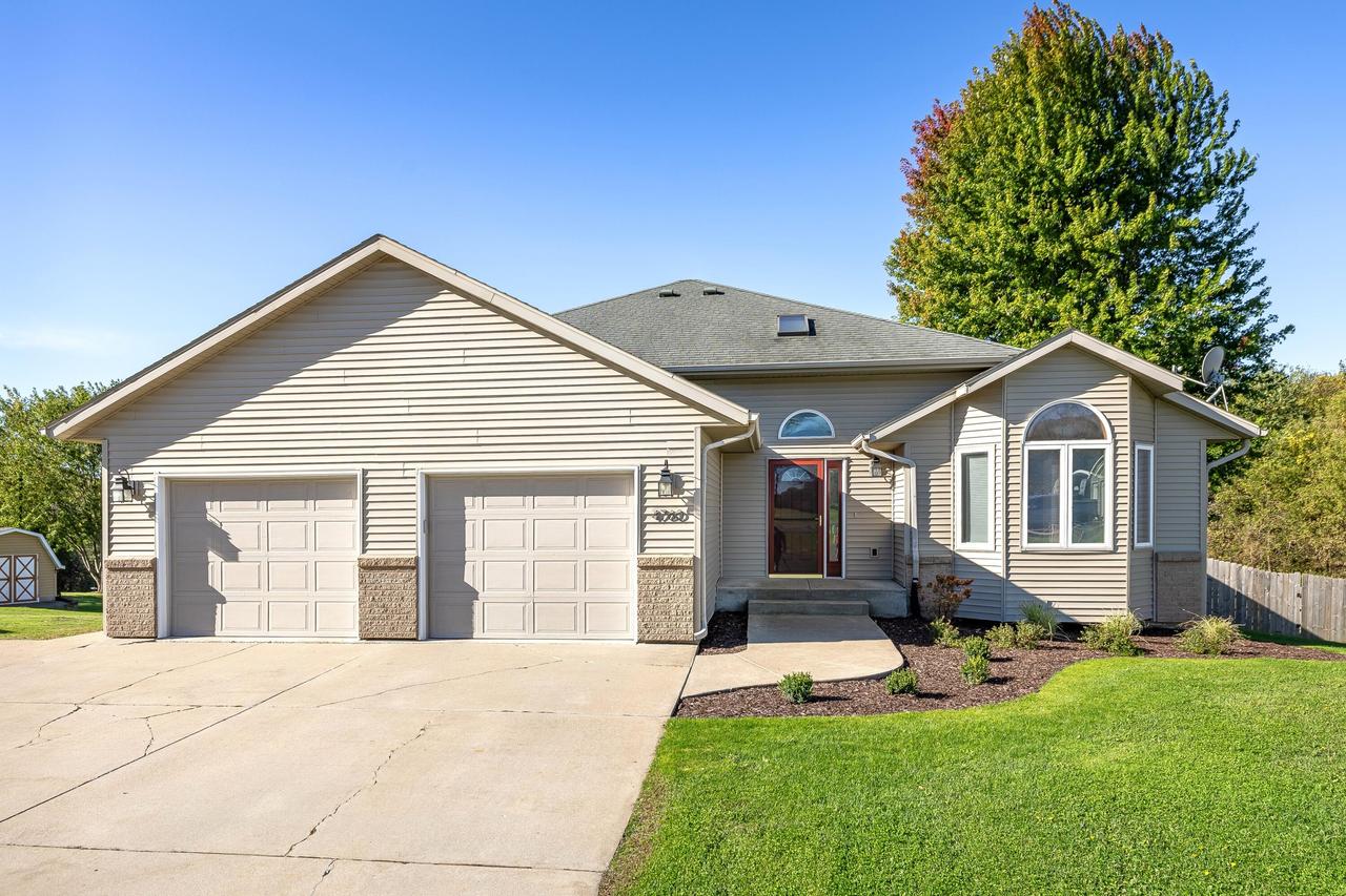 4760 N Roesler Pl, La Crosse, WI 54601