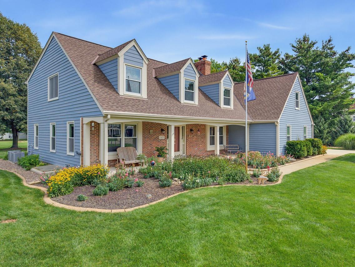 149 Hickory Dr, Delafield, WI 53018