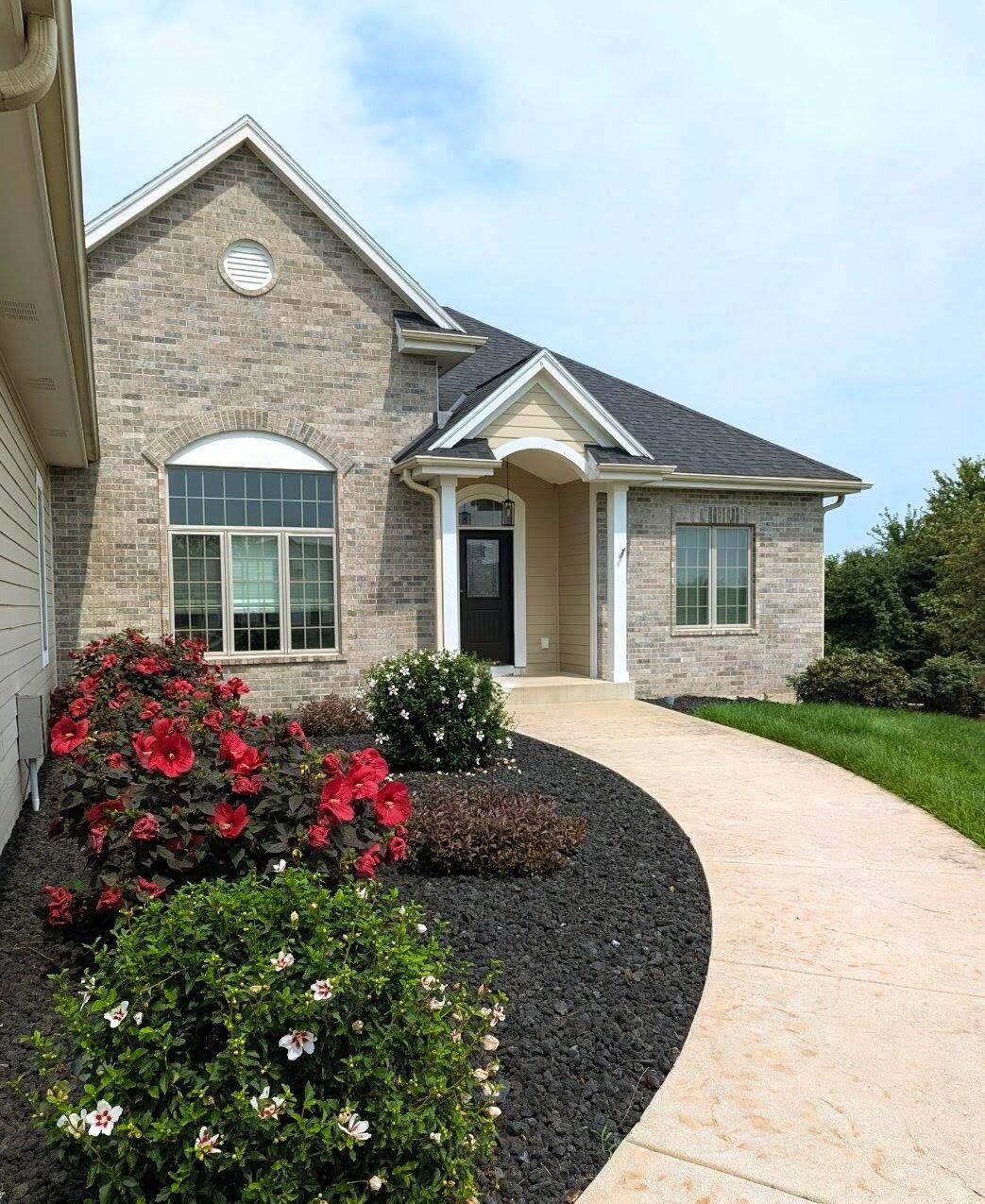 5765 Stefanie Way, Caledonia, WI 53108