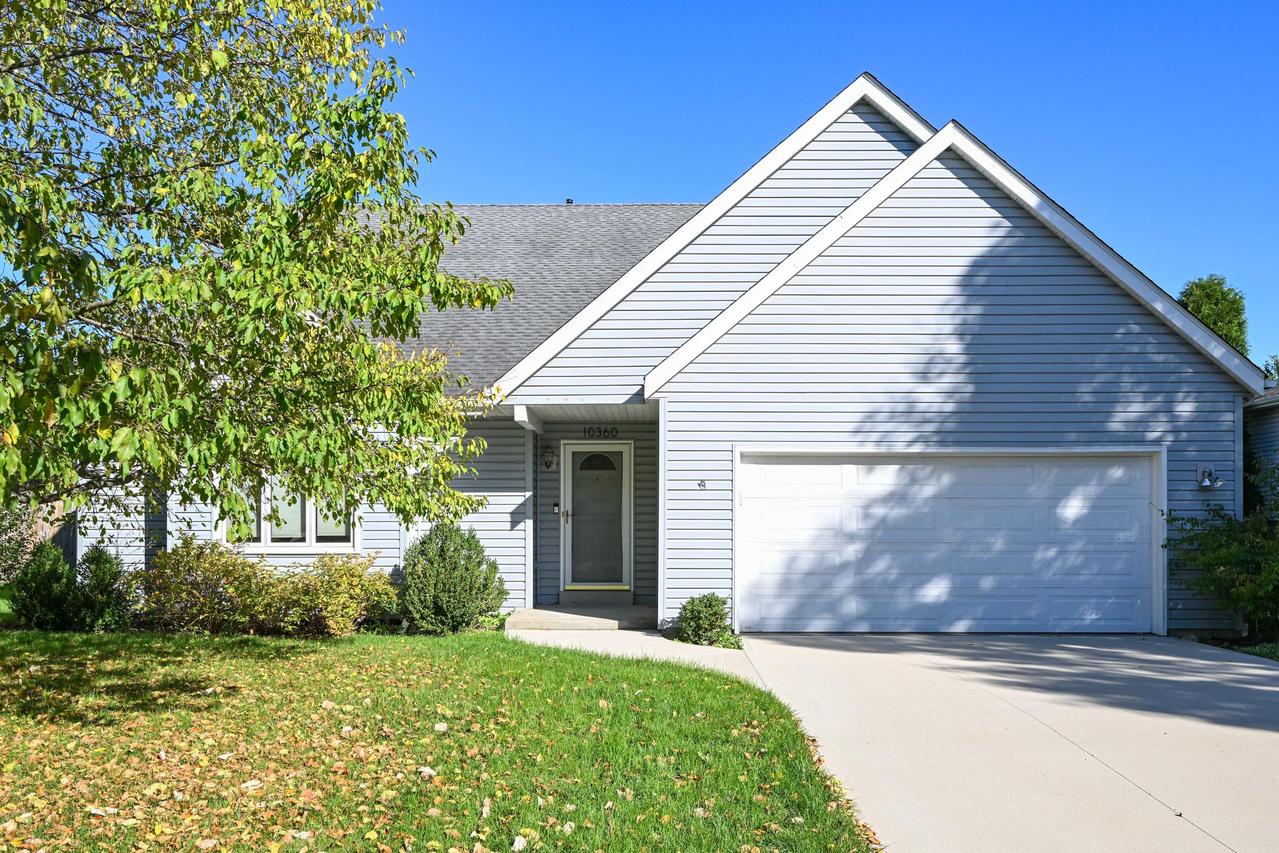 10360 S Mockingbird Ln, Oak Creek, WI 53154
