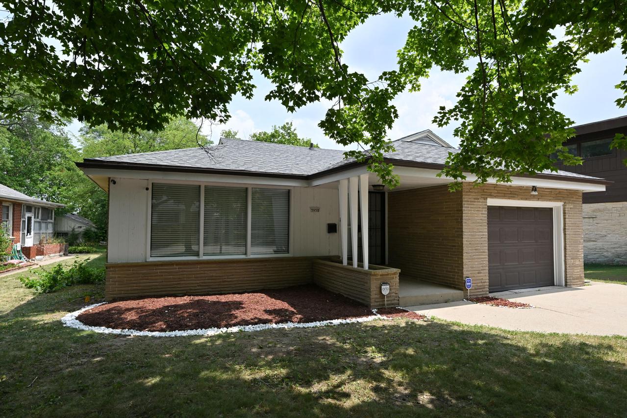 3950 N 58th St, Milwaukee, WI 53216