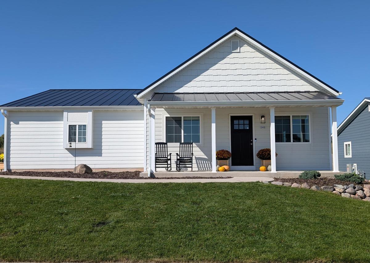243 Binsfeld St, Belgium, WI 53004