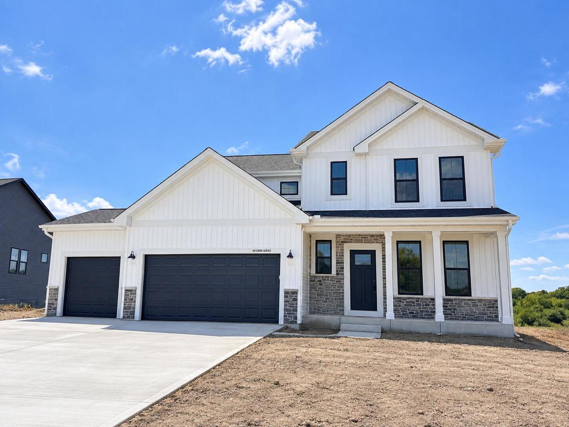 N101W16895 Tanglewood Dr, Germantown, WI 53022