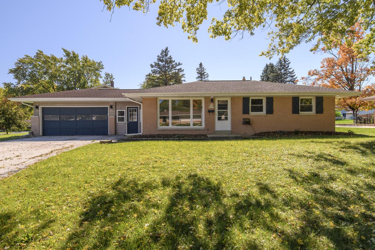 N87W17919 W Queensway -, Menomonee Falls, WI 53051