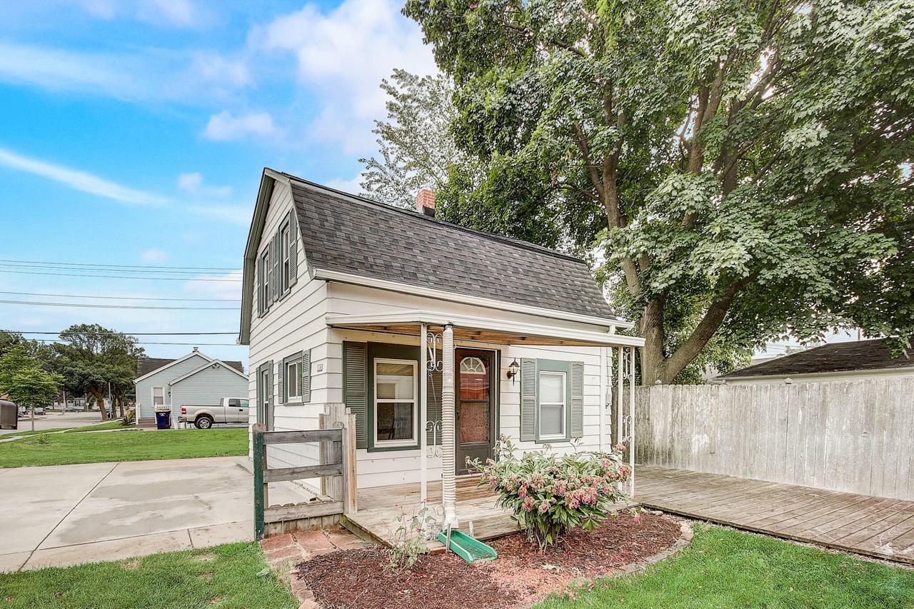1106 S 110th St, West Allis, WI 53214