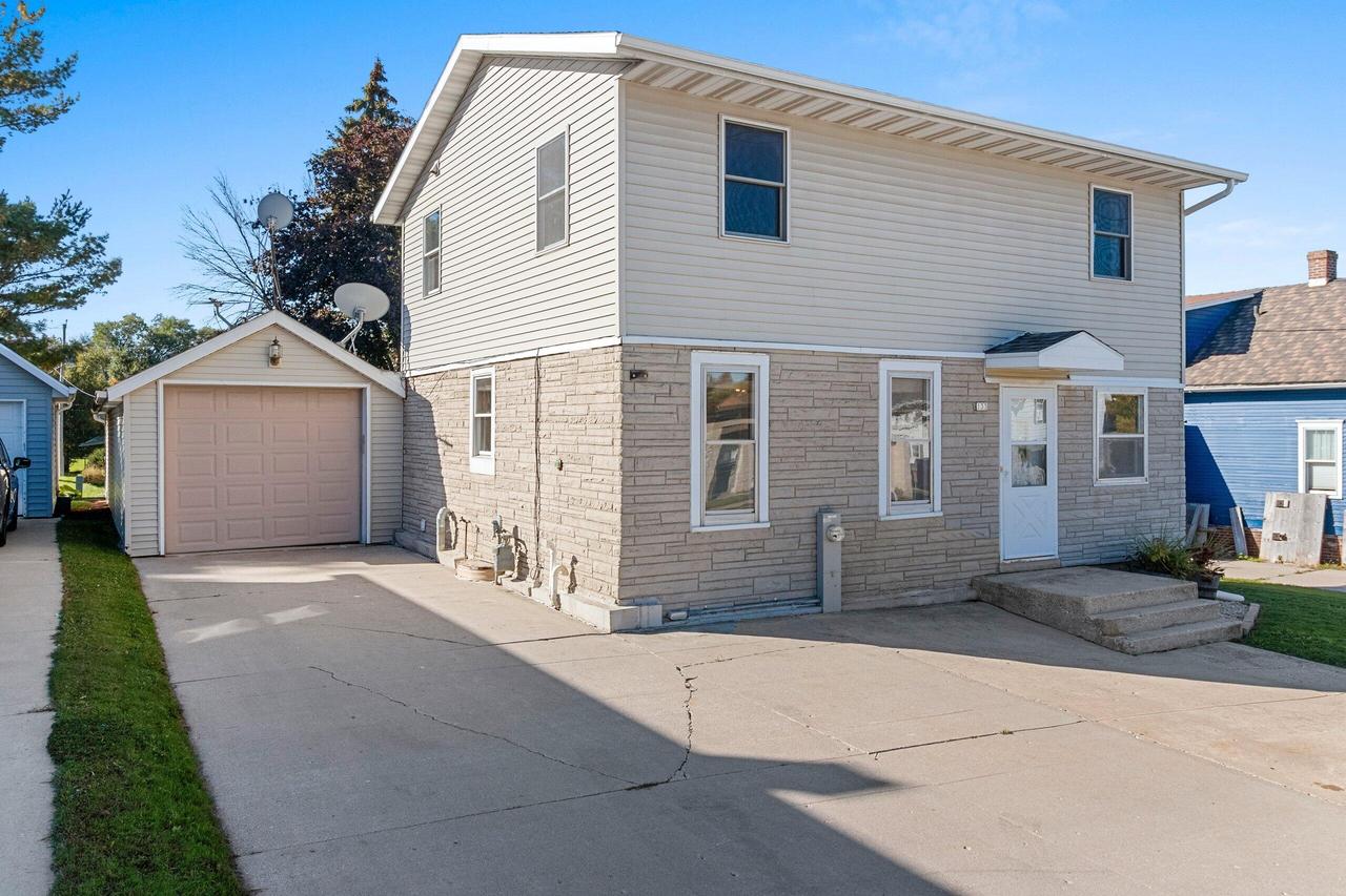 133 Lincoln St, Valders, WI 54245