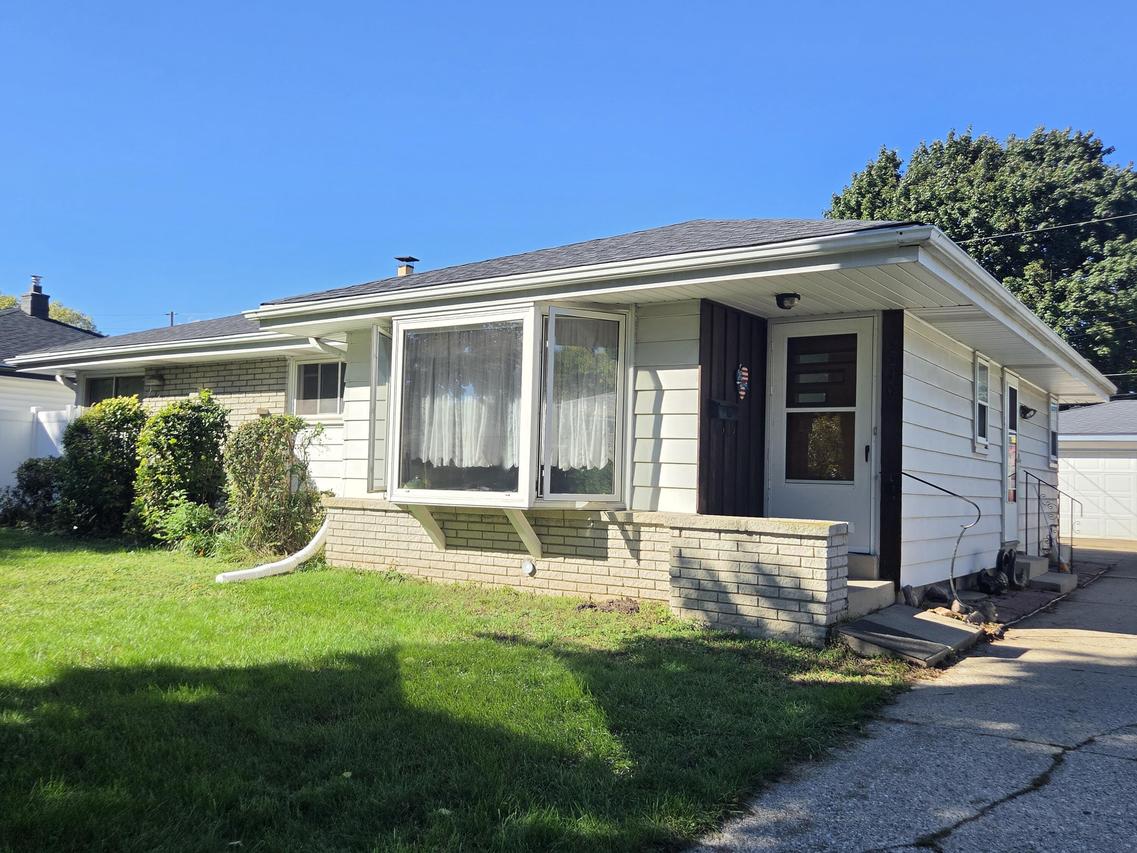 2240 W Leroy Ave, Milwaukee, WI 53221