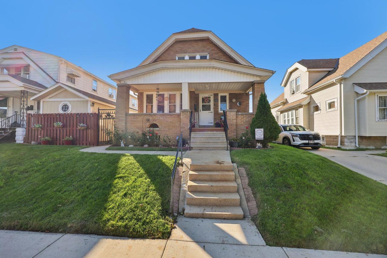 2923 S 15th Pl, Milwaukee, WI 53215