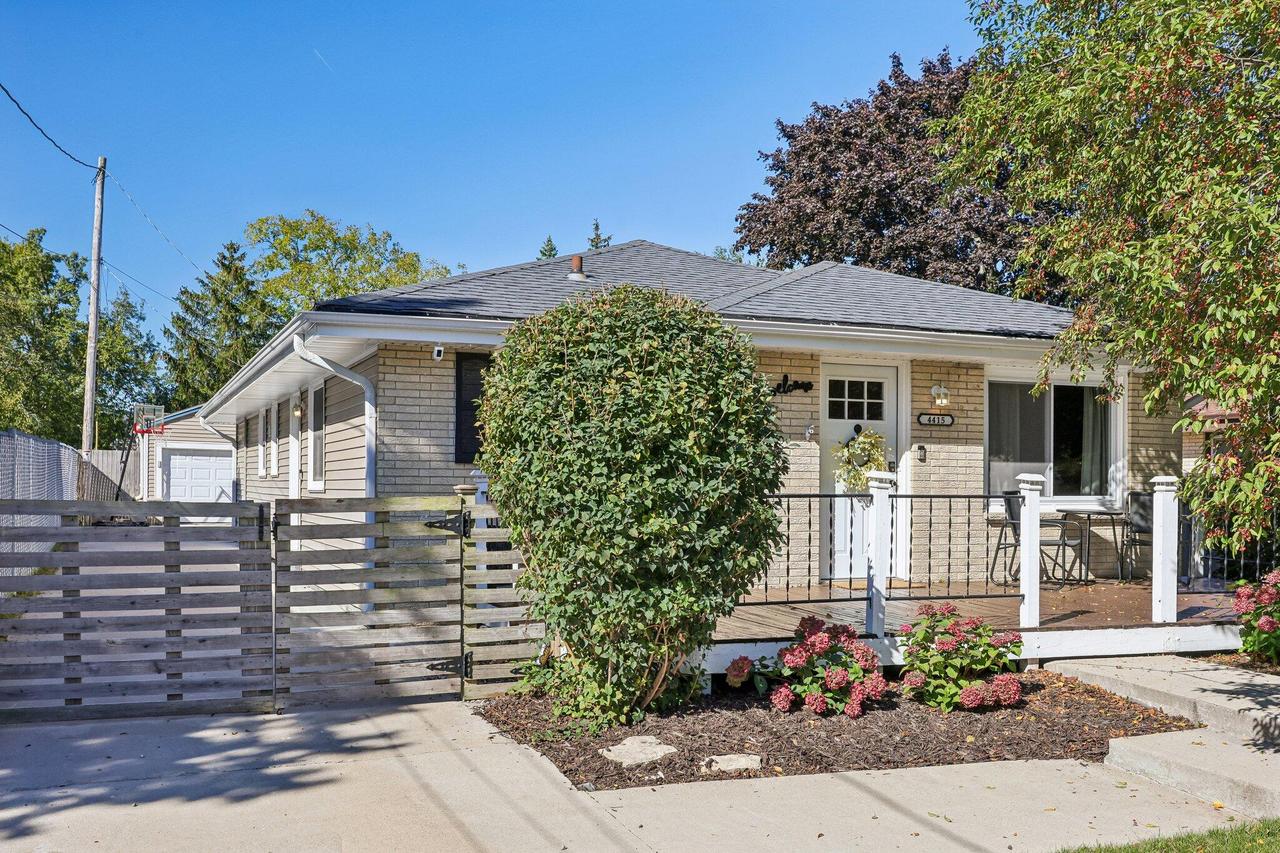 4415 S Iowa Ave, Saint Francis, WI 53235