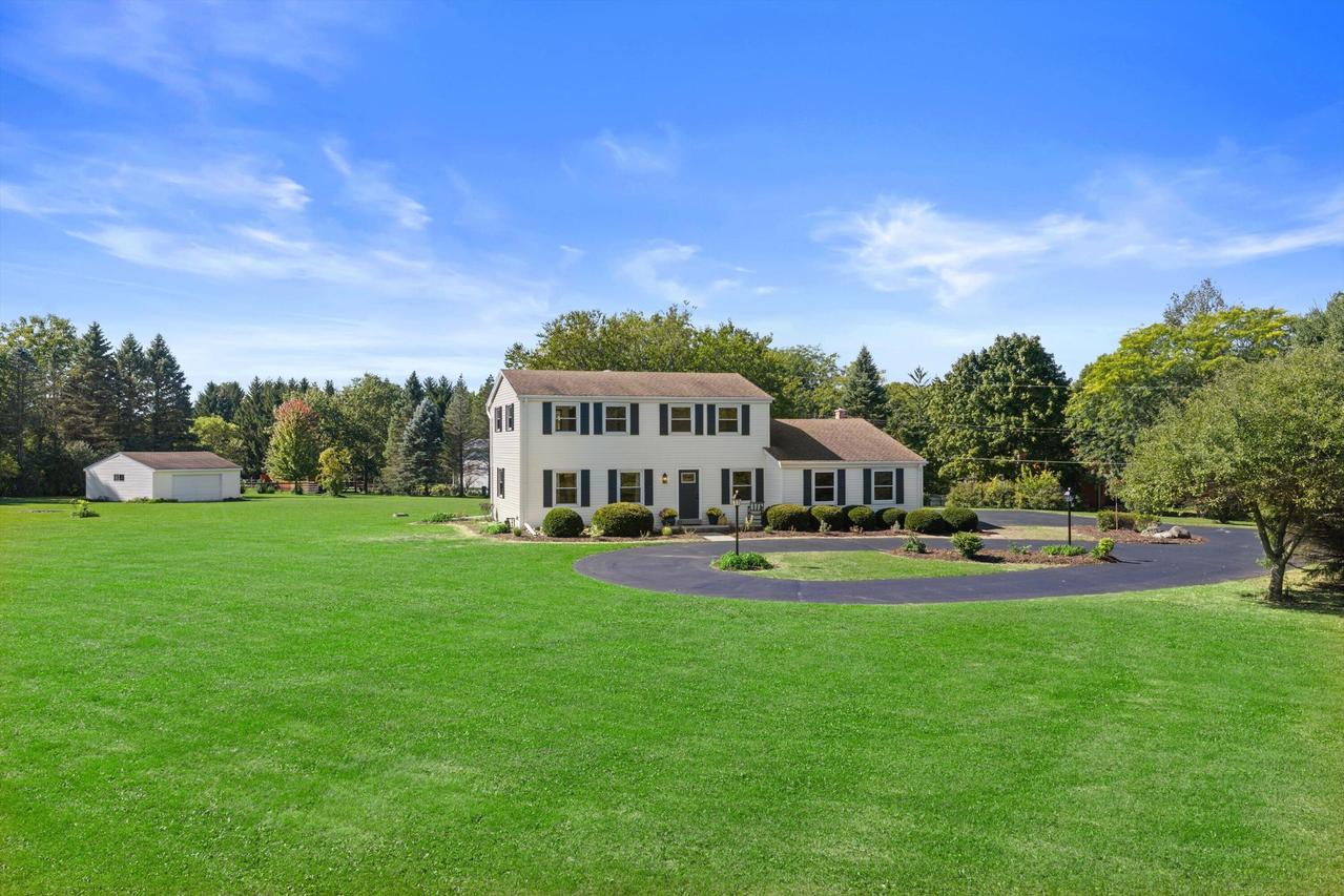 S31W30099 Sunset Dr, Genesee, WI 53189