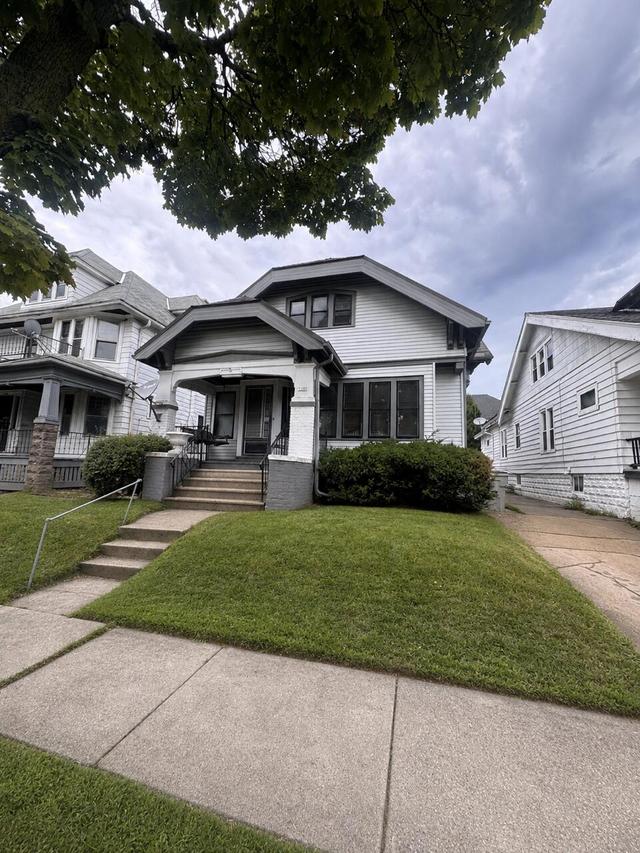 2206 W Keefe Ave, Milwaukee, WI 53206