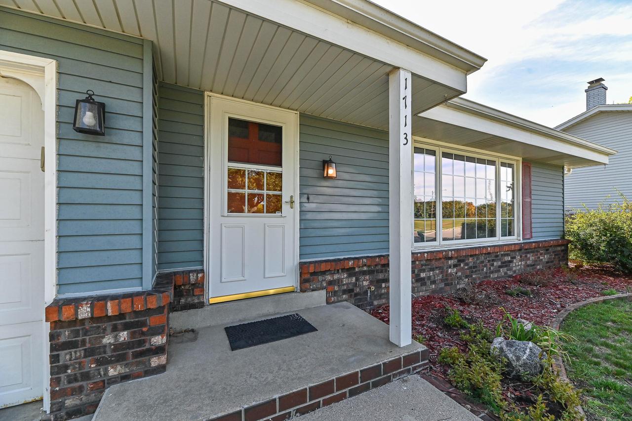1713 Fox River, Waukesha, WI 53189
