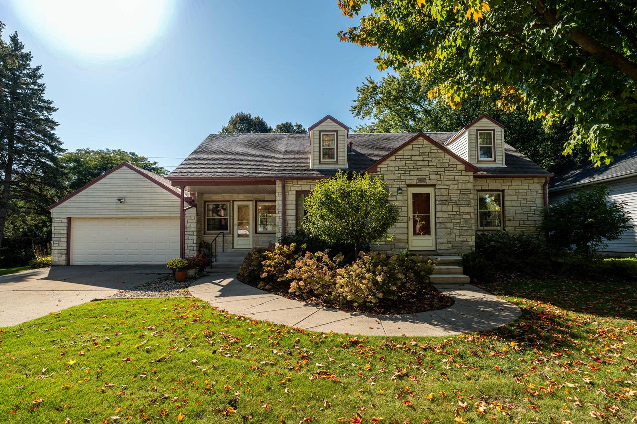 4711 W County Line Rd, Brown Deer, WI 53223