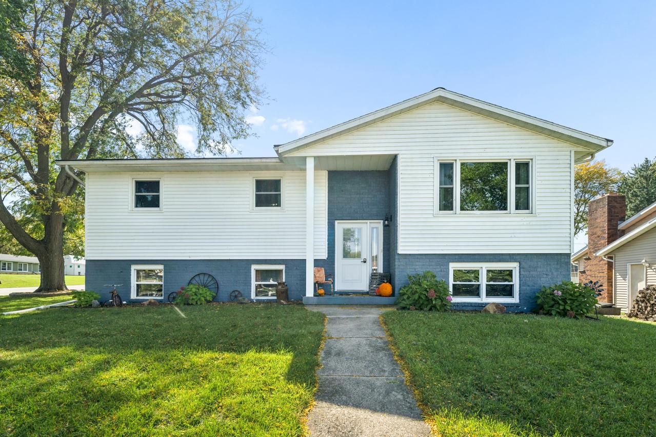 1201 Grove St, Beaver Dam, WI 53916
