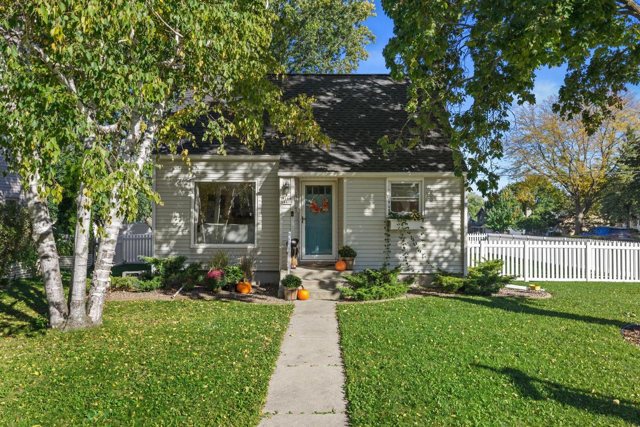 W164N8410 Hiawatha Ave, Menomonee Falls, WI 53051