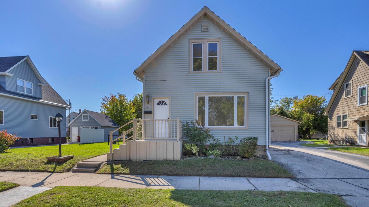 1541 Division Ave, Sheboygan, WI 53083